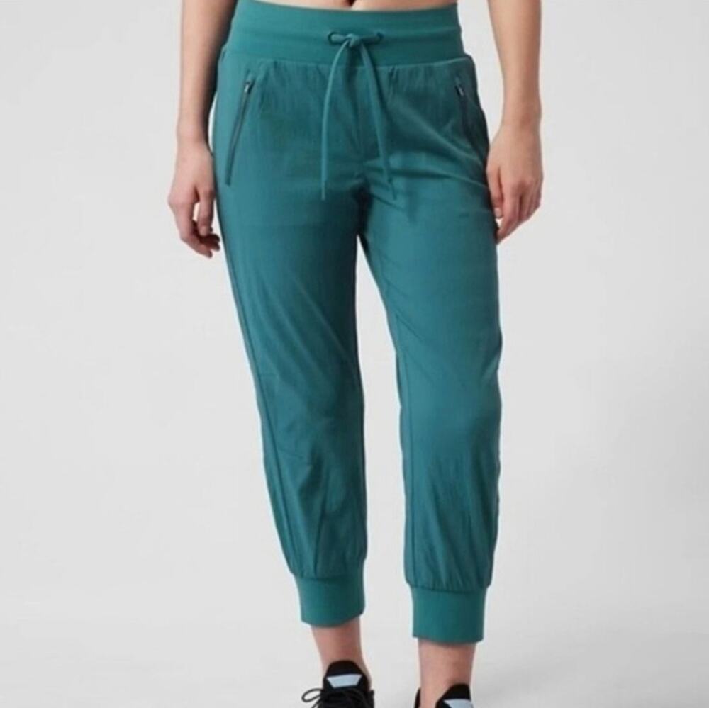 Athleta Trekkie North Crop Jogger Size 12